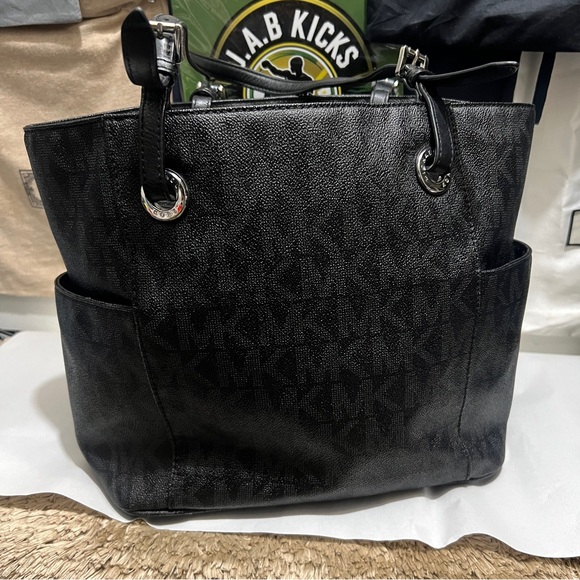 Michael Kors Jet Set Black Tote - Picture 3 of 4